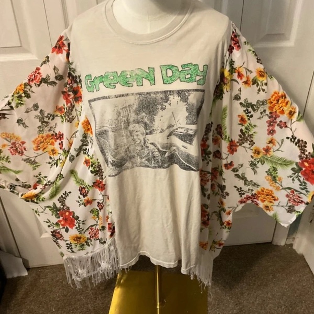 Green Day Graphic Tee Kimono - Cream & Floral